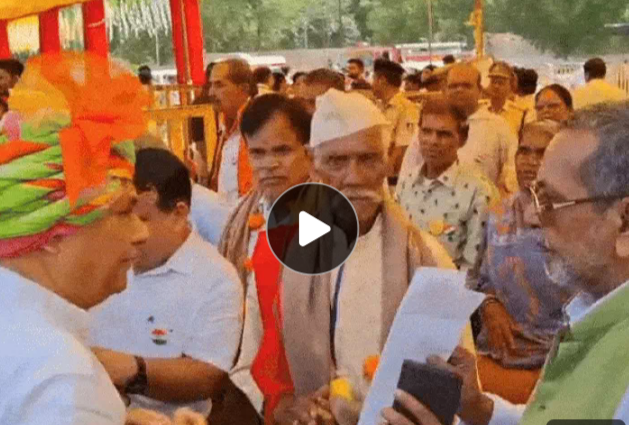 मीशा बंदी ने सम्मान से किया इनकार , न्याय चाहिए : कलेक्टर और प्रभारी मंत्री ने भी किया आग्रह, सौंपा पत्र 1 Screenshot 20250815 122559.Dainik Bhaskar