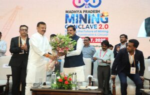 56 हजार 414 करोड़ के निवेश के लिए साइन हुए एमओयू : माइनिंग कॉन्क्लेव में उद्योगपतियों से बोले मुख्यमंत्री डॉ मोहन यादव- आप बड़े सपने देखिए सरकार आपके साथ 5 Screenshot 20250823 183132 WhatsApp2