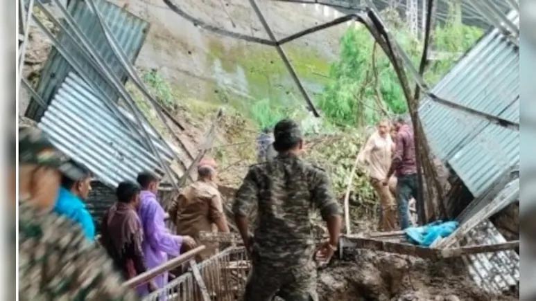 जम्मू-कश्मीर में भारी बारिश के बीच वैष्णो देवी मार्ग पर बड़ा भूस्खलन, 5 की मौत, 14 घायल, यात्रा रुकी 1 Untitled 3 copy 14