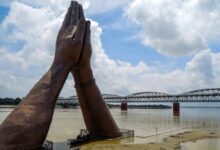 काशी में ऐसी उफनाई गंगा कि छतों पर करना पड़ रहा शवदाह! सामने आईं भयावह तस्वीरें 10 Untitled 5 copy 12