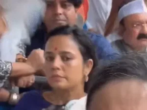 'वोट बचाओ' मार्च: विपक्षी सांसदों को हिरासत में लिया गया 3 comp 1 2025 08 11t133251202 1754899410