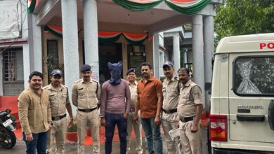 पांच हजार का इनामी शातिर लुटेरा पुलिस के हत्थे चढ़ा -आरोपी ने अपने साथियों के साथ मिलकर दिया था लूट की वारदात को अंजाम 6 habibganj 24 08 2025