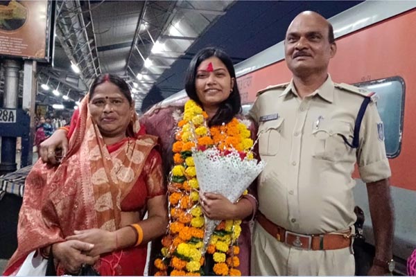 पुलिसकर्मी की बिटिया बनी अफसर,एमपीपीएससी में सुरभि ने हासिल की 33वीं रैंक 1 2224