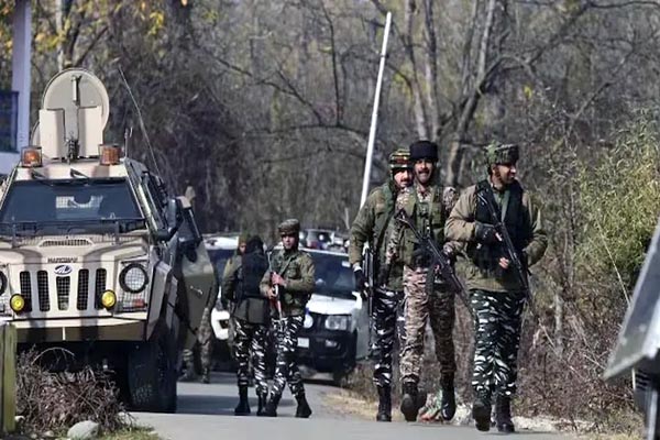 कुलगाम में आतंकियों और सुरक्षाबलों के बीच मुठभेड़,लश्कर आतंकी ढेर 1 26 1