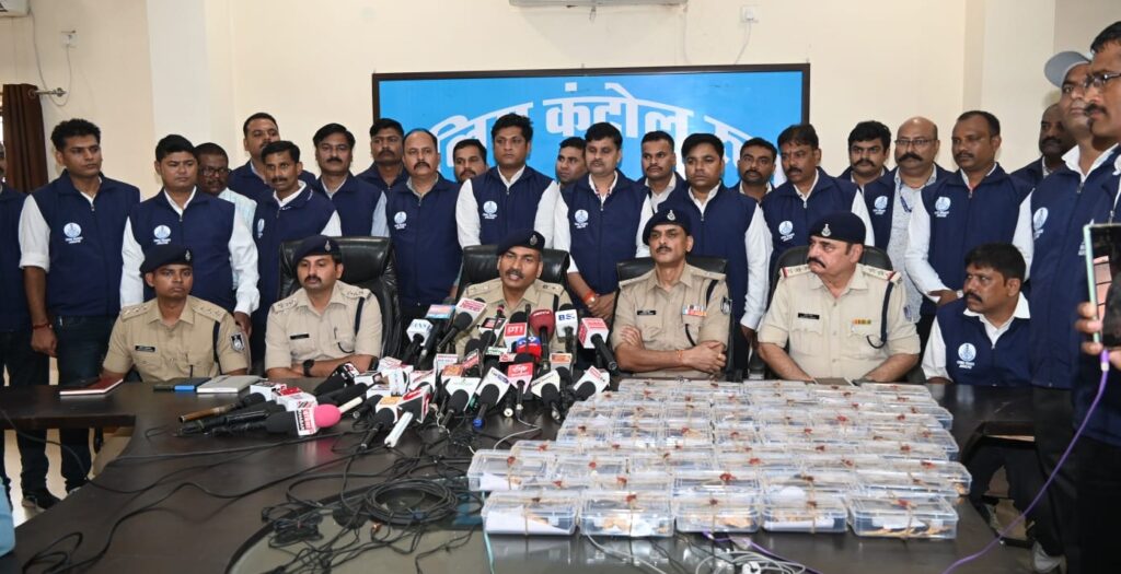 जबलपुर पुलिस को बड़ी सफलता: बैंक डकैती का सरगना राजेश दास 3 किलो सोने के साथ बिहार से गिरफ्तार 3 IMG 20250901 WA0059