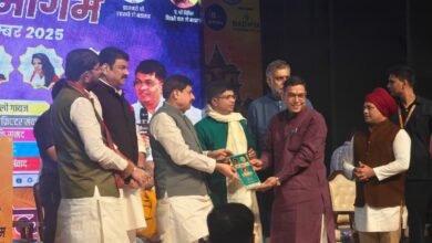 अंतरराष्ट्रीय बुन्देली समागम 2025 : बुन्देली लोक कलाकार सुमित हुए सम्मानित 9 IMG 20250912 WA0317