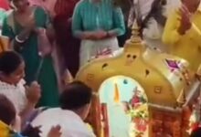 कृष्ण करते हैं जल विहारः भक्तों की आस्था , भगवान नदी में छलांग न लगा दें, इसलिए बांधते हैं; 107 साल पुरानी अनूठी परंपरा 10 IMG 102636 04925 1756961810498