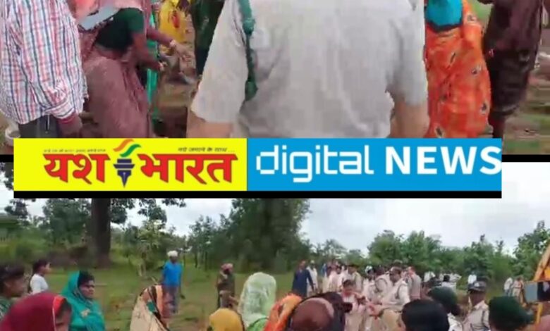 ढीमरखेड़ा में बवाल, सरकारी जमीन से अतिक्रमण हटाने को लेकर हंगामा, जेसीबी पर चढ़े ग्रामीण, वन विभाग की कार्रवाई का जताया विरोध 1 IMG 20250903 151336