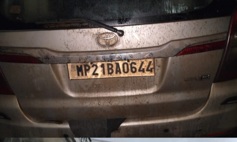 कोतवाली पुलिस ने जब्त की 25 पेटी शराब, उमरियापान से कटनी लाई गई थी शराब, संत नगर में गाड़ी खड़ी कर भागा चालक 1 IMG 20250905 175129