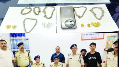 ऑपरेशन यात्री सुरक्षा के तहत आरपीएफ की सफलता, 3 आरोपियों से बरामद हुए डेढ़ लाख के जेवरात और मोबाइल 5 IMG 20250920 132951