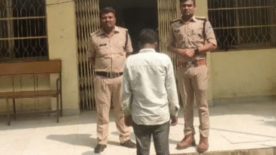 बड़ी खबर : आंखों में मिर्ची पाउडर झोंककर डकैती करने वाला कुख्यात आरोपी गिरफ्तार, 45.50 लाख रुपए से भरा हुआ बैग लेकर हो गए थे फरार, 12 आरोपियों को पुलिस अब तक भेज चुकी है जेल 7 Screenshot 20250916 092704.Dainik Bhaskar