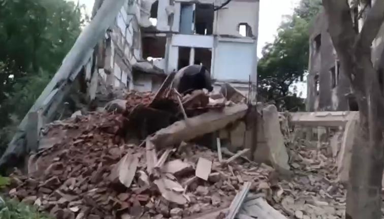 जबलपुर के विजय नगर में चार मंजिला इमारत गिरी, एक के दबे होने की आशंका; बचाव कार्य जारी 1 Untitled 10 copy 2