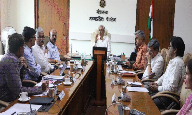 मुख्य सचिव श्री जैन ने बदनावर दौरे की समीक्षा की, 17 सितंबर को होगा पीएम मित्रा पार्क का शिलान्यास 1 Untitled 4 copy 3