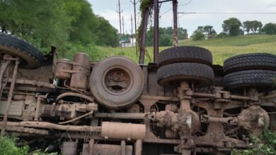 अनियंत्रित हाईवा ने तोड़े तीन विद्युत पोल, घंटों बाधित रही आपूर्ति 7 WhatsApp Image 2025 09 08 at 2.49.38 PM