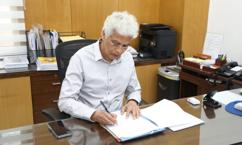 नवागत आयुक्त जनसंपर्क दीपक सक्सेना ने कार्यभार ग्रहण किया 1 WhatsApp Image 2025 09 11 at 14.16.06