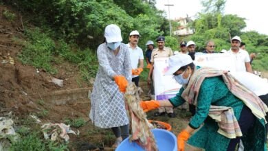 नर्मदापुरम कलेक्टर ने किया श्रमदान, विवेकानंद घाट पर चलाया स्वच्छता अभियान 8 b189640a 1fc4 4ca9 95d9 c8a5da666f86