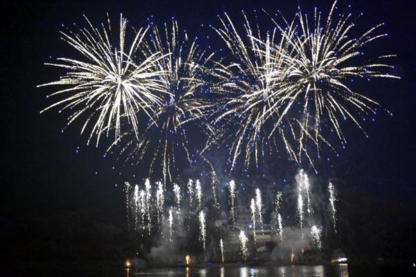 'दीपोत्सव 2025' के भव्य आयोजन,51 हजार दीपो से जगमगाया मां नर्मदा का पावन तट 5 01 41