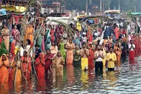 सूर्य उपासना के महापर्व छठ की तैयारियां चरम पर 3 015