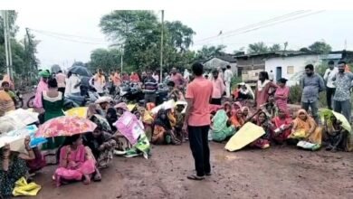 राशन न मिलने से परेशान ग्रामीणों ने पाटन कटंगी मार्ग को किया जाम 7 016 1