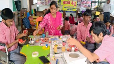 दिव्यांग बच्चों की बनाये गए दियों से जगमग होगी दीपावली 9 02 18