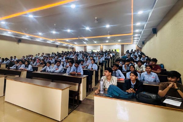 “एंटरप्रेन्योरशिप अवेयरनेस ड्राइव (EAD) जबलपुर 2025” का सफल आयोजन 3 04 7