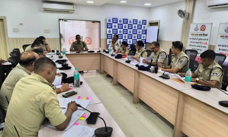 भोपालः पुलिस उपायुक्त जोन-1 ने की अपराध समीक्षा बैठक, आदतन अपराधियों पर कठोर कार्रवाई के निर्देश 1 71b4bc54 3512 4ef0 974c ade7c9f9138a