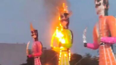 दशहरे से 12 घंटे पहले 'नशे' में धुत युवक-युवती ने फूंका पुतला; बाग मुगालिया में हड़कंप 6 IMG 20251002 WA0002