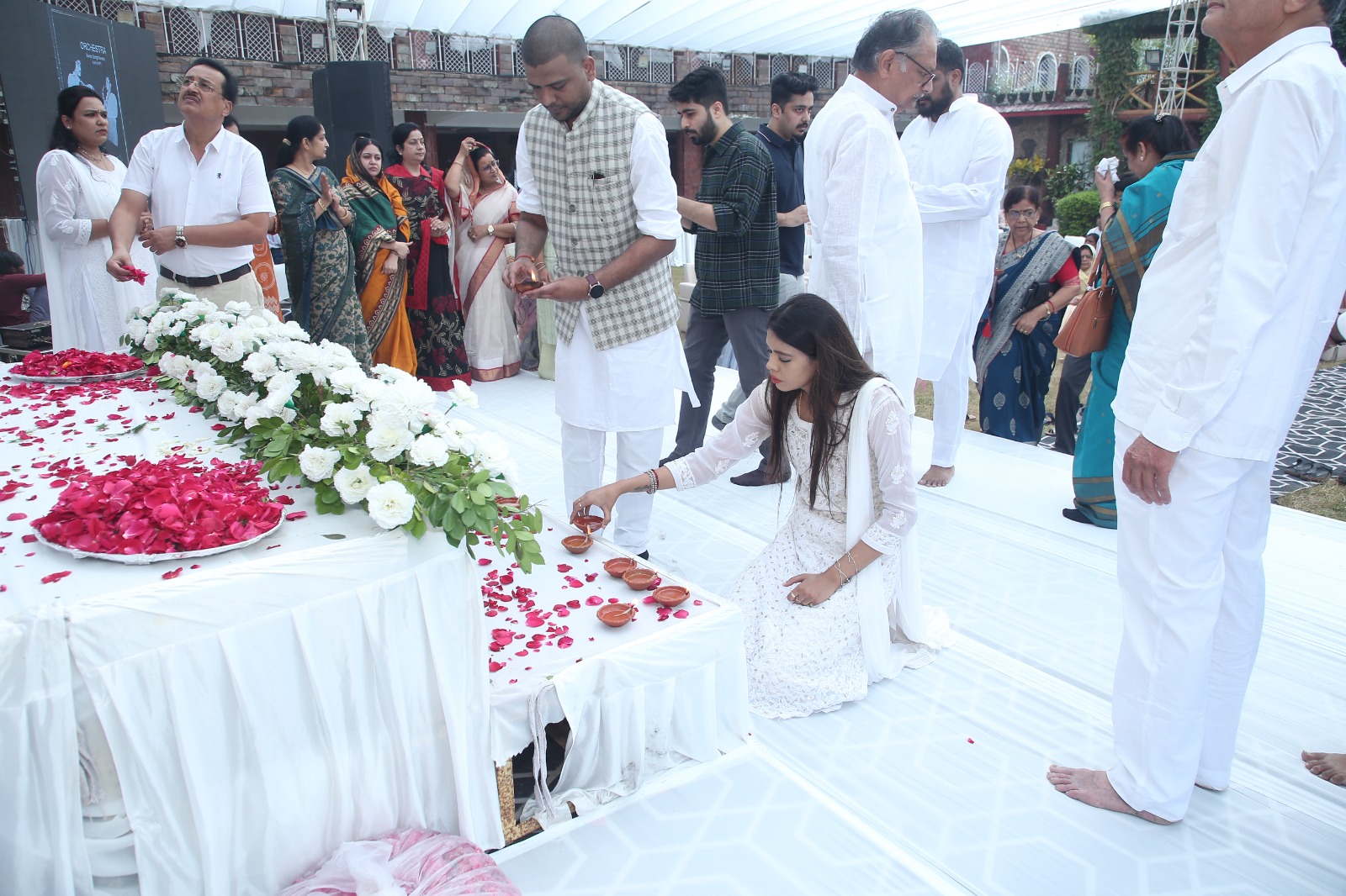 मन के भावों के बीच लोगों ने सुनील रांधेलिया को अर्पित किए श्रद्धासुमन, व्यक्तित्व और कृतित्व की चर्चा, श्रद्धांजलि कार्यक्रम में राज पैलेस पहुंचे सभी वर्गों के गणमान्य लोग 2 IMG 20251028 WA0678 1