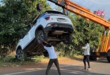 ओवरटेक कर रही कार ने बाइक सवार परिवार को मारी टक्कर,पति पत्नी समेत बेटे की मौत, बेटी गंभीर 11 IMG 20251001 222255