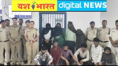 शिकारी खुद बन गये शिकार, लड़कियों के माध्यम से फँसाकर रकम एठने वाले गिरोह के 10 सदस्य कुठला पुलिस की गिरफ्त में 9 IMG 20251030 200501
