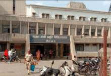 अस्पताल में 2 घंटे तड़पता रहा मासूम, एडमिट नहीं किया, गुस्साए परिजनों ने सीएम हेल्पलाइन पर की शिकायत : अस्पताल अधीक्षक ने कहा - लापरवाही पर कड़ी कार्रवाई की जाएगी 11 Screenshot 20251006 123112.WhatsApp