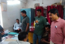 बड़ी खबर : लोकायुक्त की कार्यवाही :विद्युत विभाग का जेई 10 हजार रुपए की रिश्वत लेते ट्रैप, एक वेंडर और एक आउटसोर्स कर्मचारी भी गिरफ्तार 10 Screenshot 20251009 202821.WhatsApp