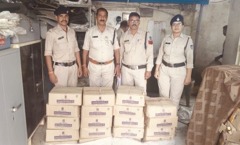 229 लीटर अवैध शराब के साथा महिला तस्कर गिरफ्तार 1 WhatsApp Image 2025 10 17 at 12.57.51