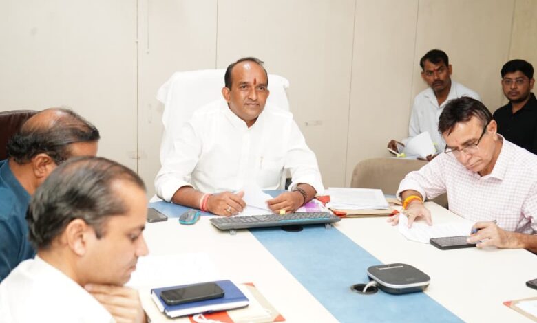 नगर निगम अध्यक्ष की दो टूक: 'लापरवाही बर्दाश्त नहीं, तय समय में काम पूरा करें अधिकारी' 1 WhatsApp Image 2025 10 25 at 15.27.14