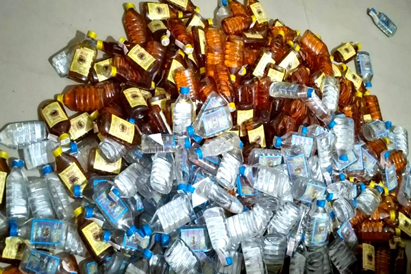 अवैध शराब के कारोबार में लिप्त 2 आरोपी गिरफ्तार 1 01 34