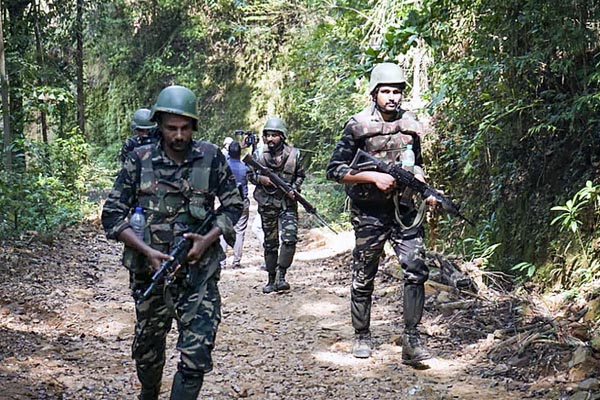 सुरक्षाबलों को मिली बड़ी कामयाबी,बस्तर मुठभेड़ में 3 कुख्यात महिला समेत 6 नक्सली ढेर 1 02 26