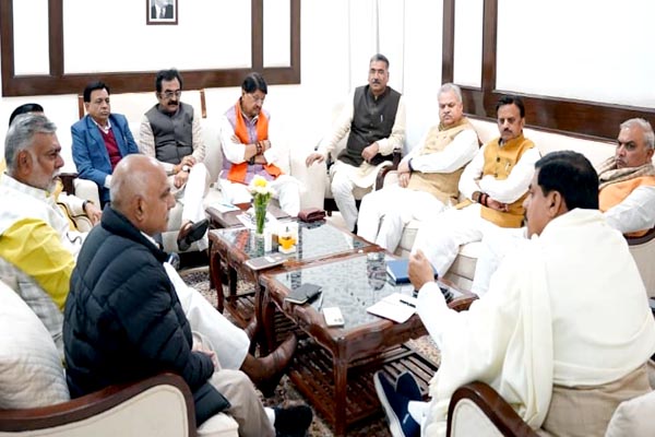 एसआईआर,आत्मनिर्भर भारत को लेकर मुख्यमंत्री हाउस में देर रात तक चली बैठक 1 02 34