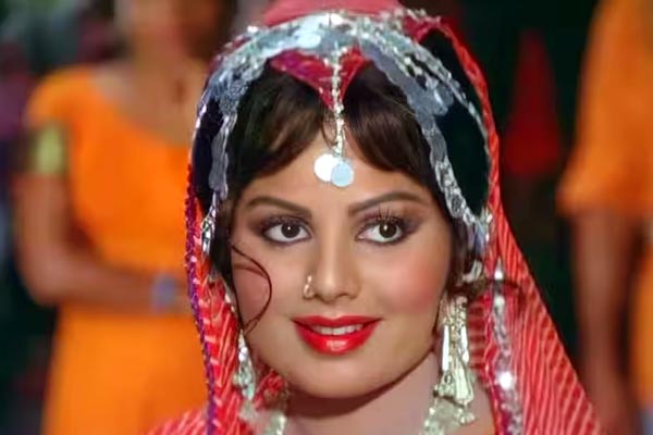 बॉलीवुड एक्ट्रेस-सिंगर सुलक्षणा पंडित का निधन 2 04 11