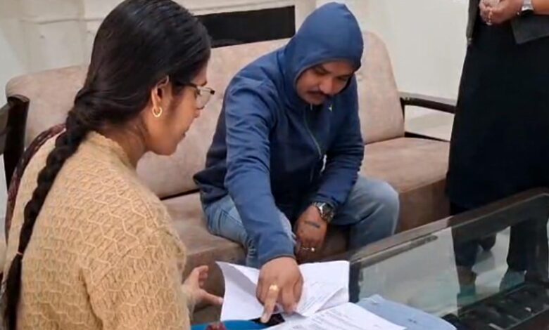 यशभारत ब्रेकिंग : विक्टोरिया अस्पताल में EOW का छापा, 60 हज़ार की रिश्वत लेते लिपिक गिरफ्तार 1 05 24