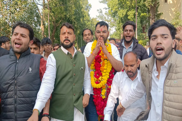 नवनिर्वाचित युवा कांग्रेस प्रदेश अध्यक्ष का हुआ शहर आगमन 1 06 13