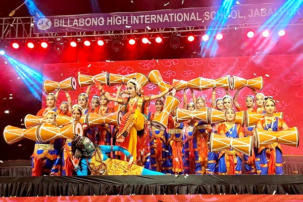 'हैरी पॉटर द ब्रॉडवे म्यूजिकल' बिलाबॉन्ग हाई इन्टरनेशनल स्कूल में वार्षिकोत्सव संपन्न 1 07 4