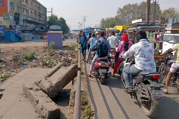 5 बार टेंडर जारी होने के बाद भी नहीं बन सका मोतीनाला पर बना पुल 1 07 6