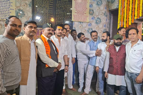 मां मक्रवाहिनी मंदिर में भव्य महाआरती का हुआ आयोजन 2 07