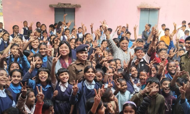 नीलबड़ के 200 विद्यार्थियों को मिला कानूनी अधिकार और आत्मरक्षा का प्रशिक्षण 1 773e4149 5580 45cd 86de 0b76a59edb45