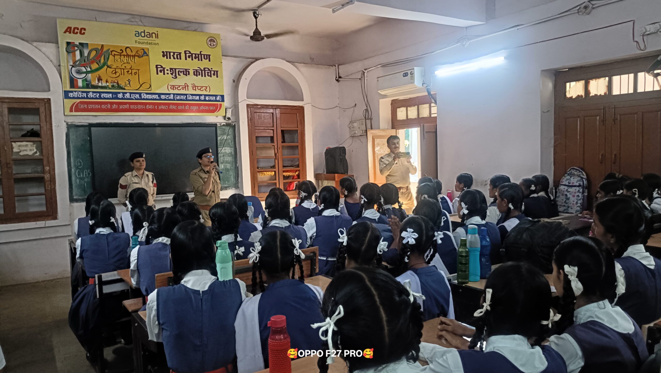 मुस्कान विशेष अभियान : 200 छात्राओं को केसीएस स्कूल में पढ़ाया गया सुरक्षा का पाठ, महिला पुलिस ने अभियान चलाकर किया जागरूक 2 IMG 20251103 WA0889 scaled