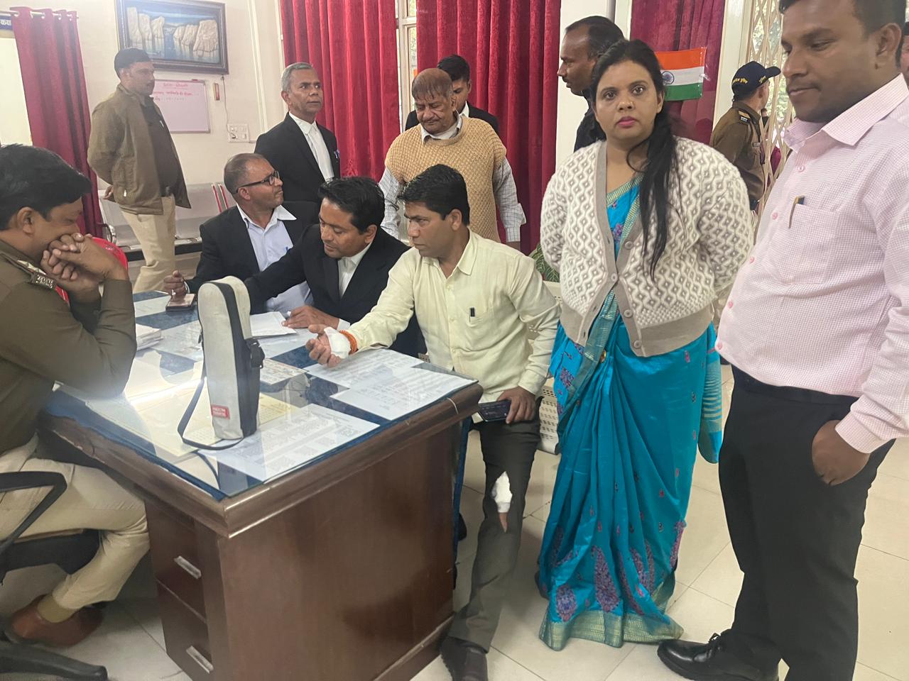 मानस भवन विवाद में बड़ा अपडेट: आपत्तिजनक पुस्तक विक्रेता सतना के नागौद से गिरफ्तार, मैहर वाली माता को लेकर पूर्व में भी कर चुका था धार्मिक टिप्पणी,कल प्रदेश के 34 जिलों में विहिप–बजरंग दल का प्रदर्शन 3 IMG 20251125 WA0076