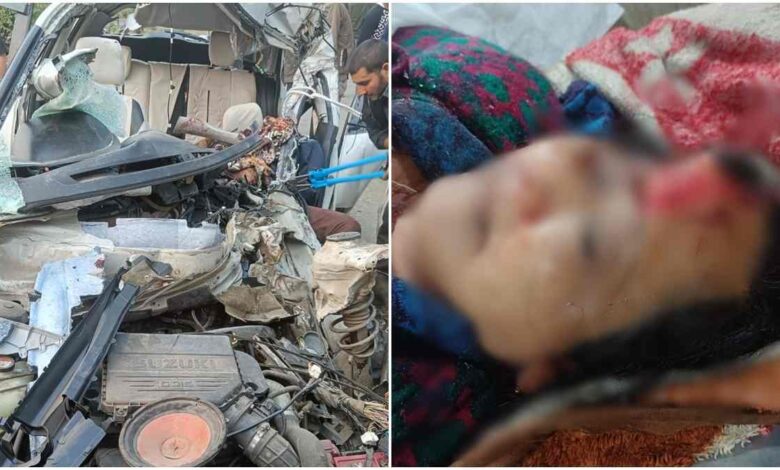 खड़े ट्रक से टकराई तेज रफ्तार कार; दो की मौत, एक ही परिवार के तीन घायल 1 SIHOR ACCIDENT