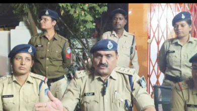 ऐसे देते थे वारदातों को अंजाम : चोरी की कई वारदातों का खुलासा, चोर गिरोह गिरफ्तार, 6 चोरी की मोटरसाइकिल,सोने-चांदी के जेवर, मुकुट, मंदिर की दान पेटी व घंटा बरामद 8 Screenshot 20251105 213322.WhatsApp