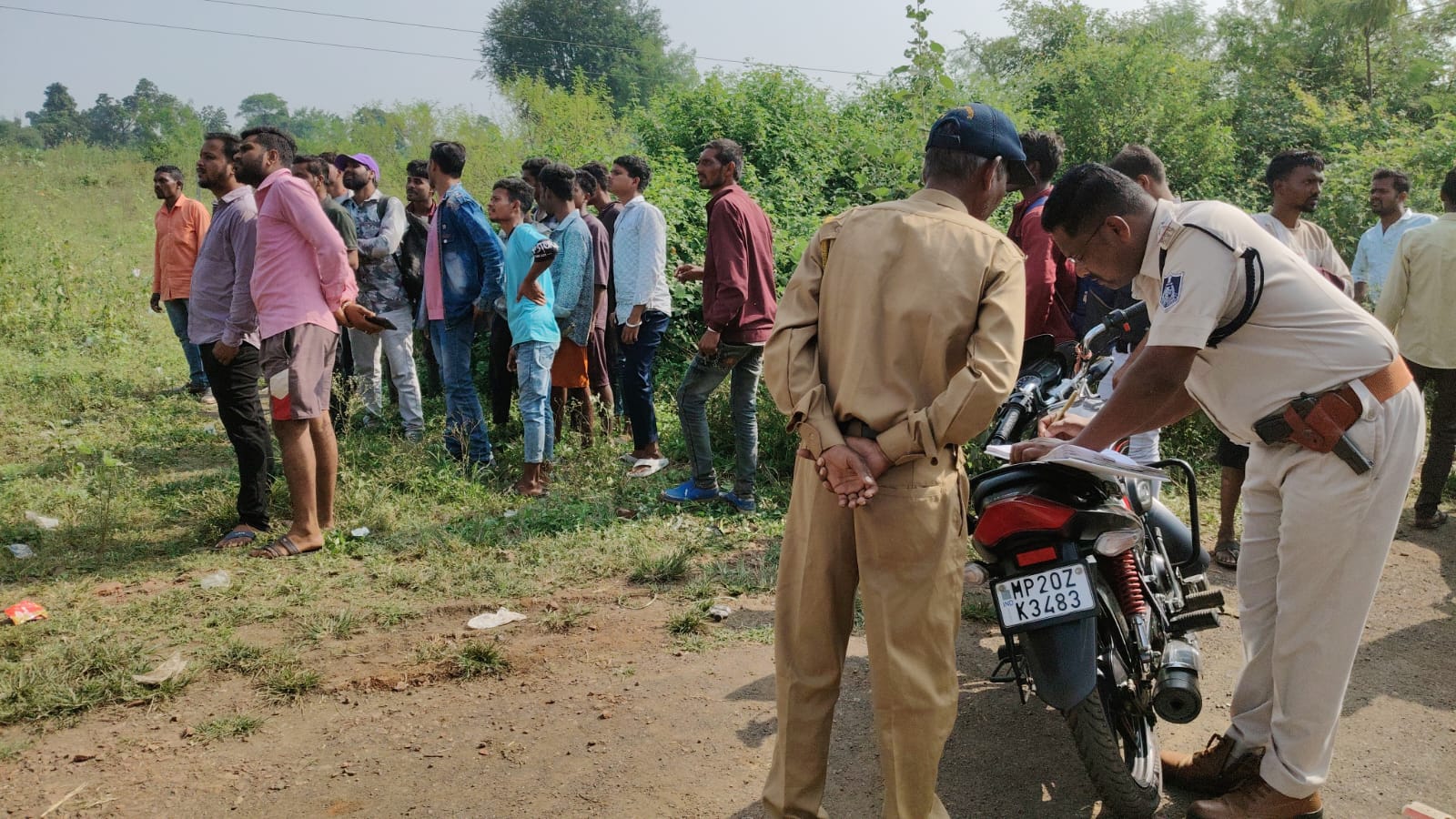 जिस ट्रक को चलाता था, उसी से झूलकर दे दी जान 2 WhatsApp Image 2025 11 03 at 12.30.46