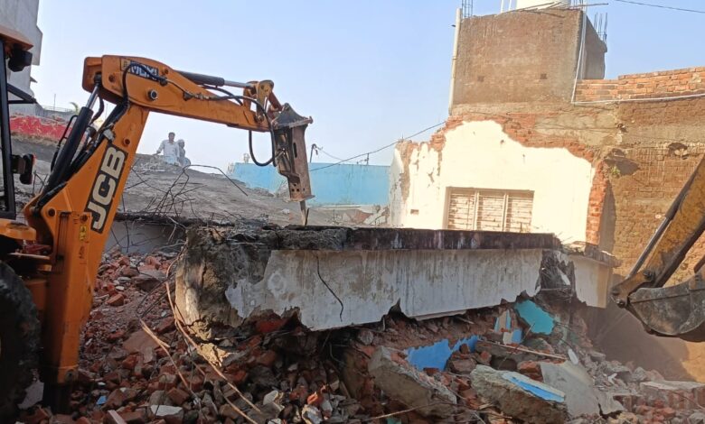 अतिक्रमण पर चला बुलडोजर, गोहलपुर से रॉंझी तक 50 टपरे हटाए 1 WhatsApp Image 2025 11 11 at 7.03.59 PM